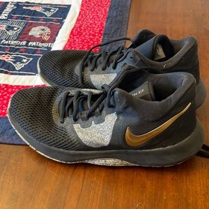 boys nike sneakers size 8